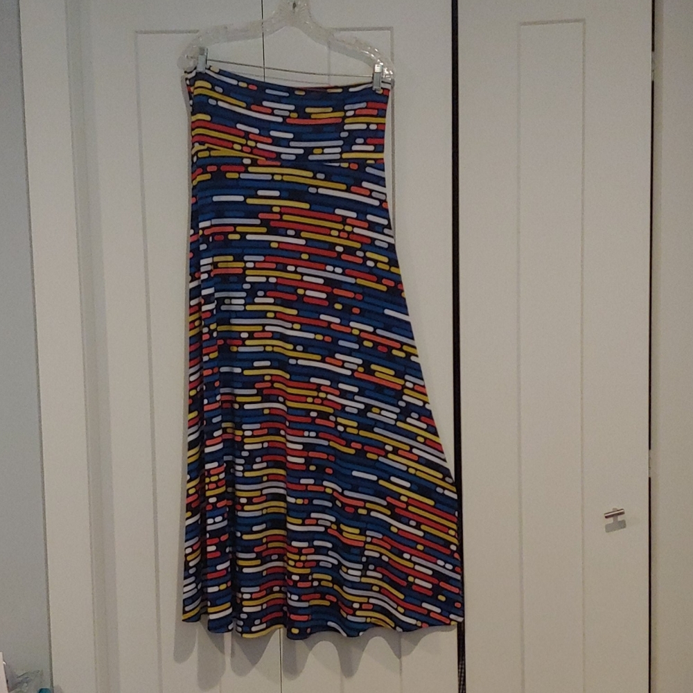 Medium LuLaRoe silky skirt